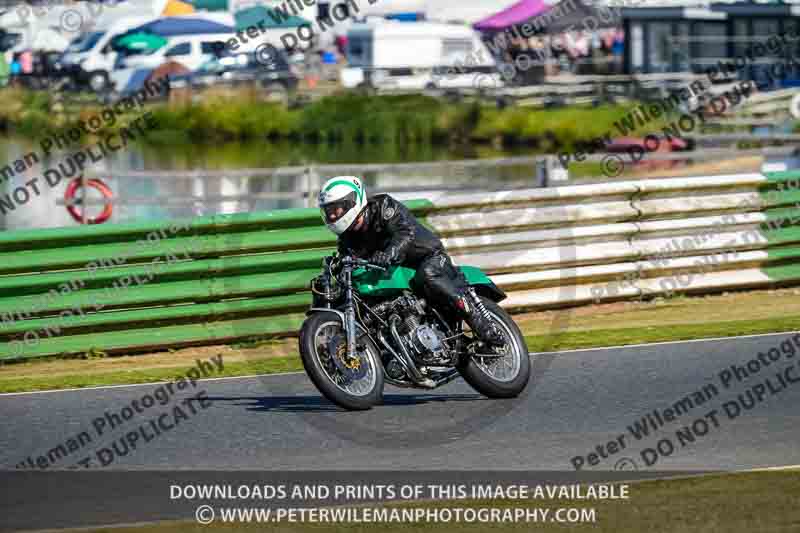 Vintage motorcycle club;eventdigitalimages;mallory park;mallory park trackday photographs;no limits trackdays;peter wileman photography;trackday digital images;trackday photos;vmcc festival 1000 bikes photographs
